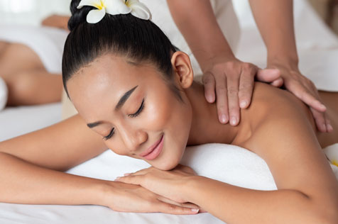 Váll-, nyak- és fejmasszázs